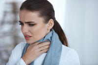 Ostry ból gardła - domowe sposoby. Jak nawilżyć gardło?
