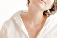 Zmarszczki na szyi i dekolcie – jak się ich pozbyć?