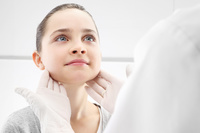 Wycięcie migdałków, czyli tonsillektomia – wskazania u dzieci i dorosłych